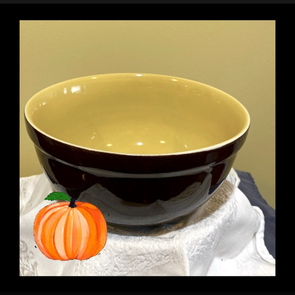 Hall made in USA Stoneware pottery - mixing bowl w/yellow interior